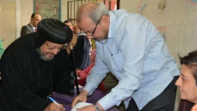 أسقف شبرا الخيمة يدلي بصوته في الانتخابات الرئاسية 