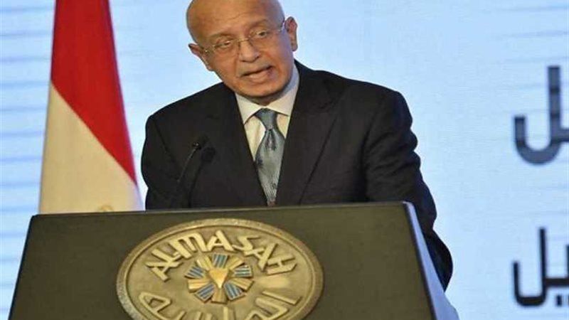 رئيس الوزراء يستعرض