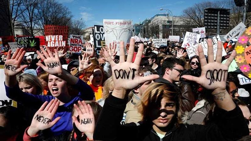 مئات الآلاف عبر الولايات