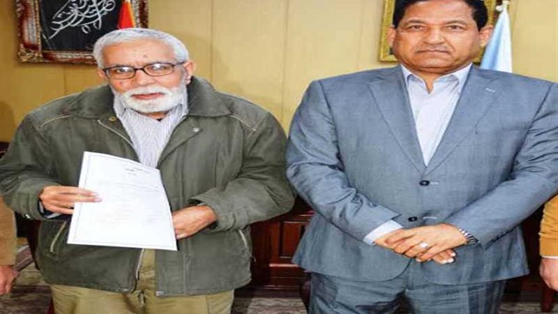 صقر يستقبل مواطنا