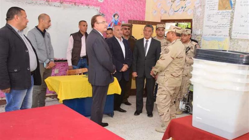 المحافظ والقيادات