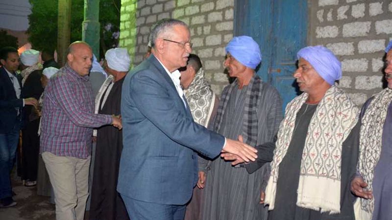 ﻣﺤﺎﻓﻆ ﺍﻟﻤﻨﻴﺎ ﻳﻘﺪﻡ