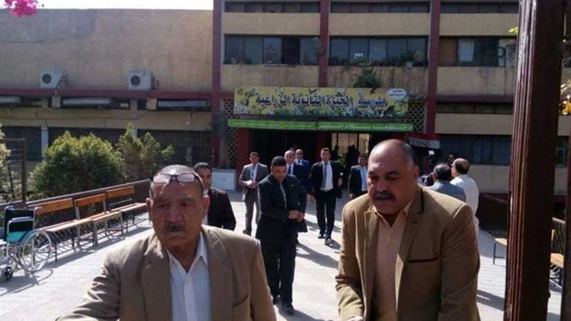 وزير الزراعة يدلي