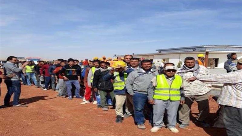 بالصور.. عمال العاصمة