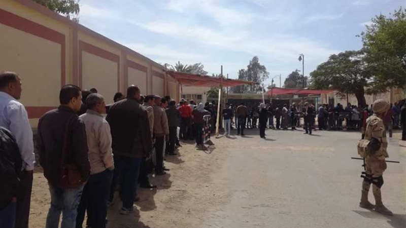 الطوابير تمتد لأكثر