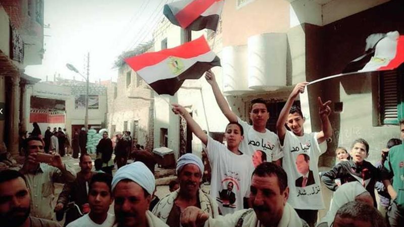 حشود الصعايدة أمام