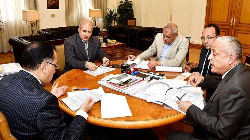 وزير الإسكان يُتابع