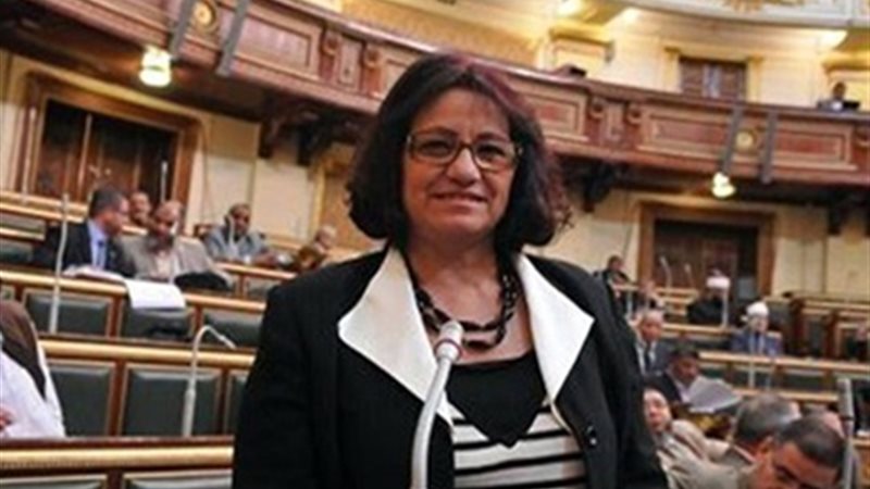 نادية هنري تتقدم