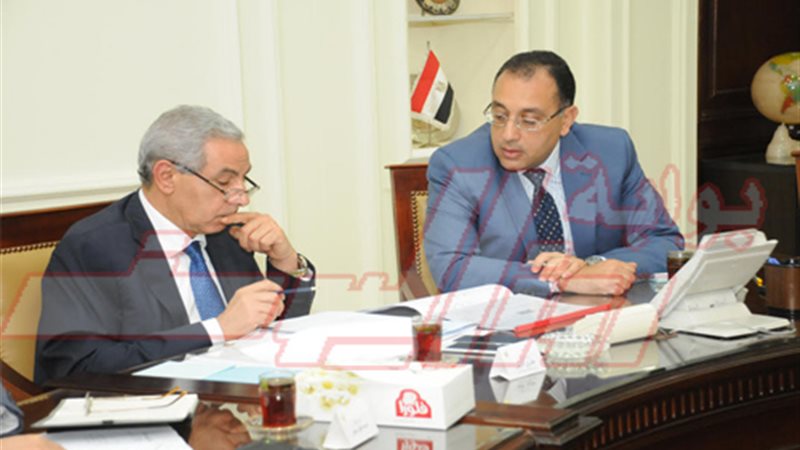 وزيرا الإسكان والصناعة