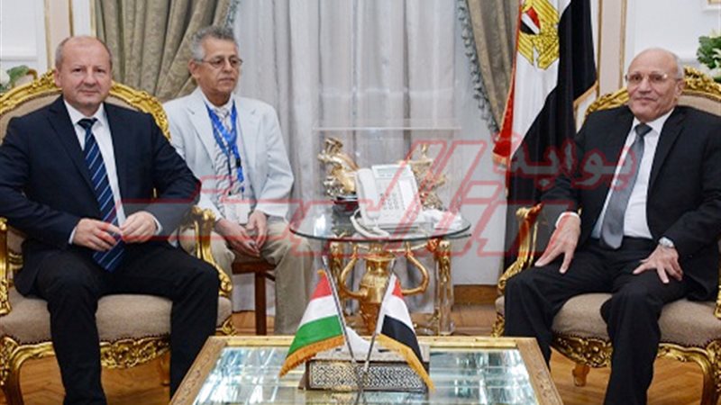 العصار يلتقى وزير