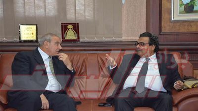 محافظ المنيا يستقبل وفد المصري الديمقراطي ويؤكدان تطبيق القانون في 