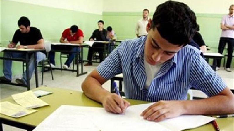 بدء امتحانات مادتى