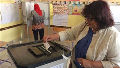 بالصور.. وزيرة الثقافة تدلى بصوتها في الانتخابات الرئاسية