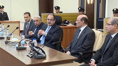 وزير الداخلية يتفقد أعمال سير تأمين الانتخابات من غرفة العمليات