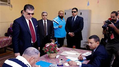 بالصور .. حسين زين يدلي بصوته في الانتخابات الرئاسية