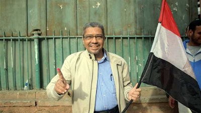 إبراهيم العربي رئيس غرفة القاهرة يدلي بصوته في الانتخابات الرئاسية بمصر الجديدة