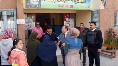 محافظ الإسكندرية يتفقد سير العملية الانتخابية