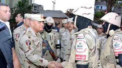 الفريق أول صدقي صبحي يتفقد عددا من اللجان الانتخابية.. (فيديو)