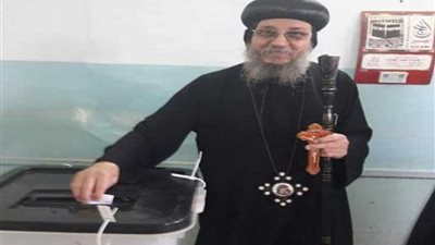 الأنبا يواقيم يدلي بصوته في الانتخابات