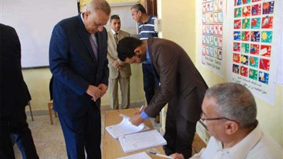 محافظ الجيزة يدلي بصوته ويدعو المواطنين للمشاركة