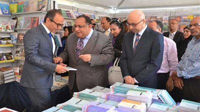 بالصور.. افتتاح معرض الكتاب بجامعة حلوان