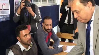 وزير الصحة يدلي بصوته بالتجمع الأول