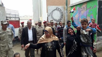 محافظ المنيا يتابع الانتخابات بلجان أبو قرقاص