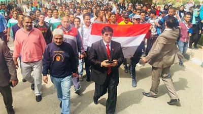 مسيرة لطلاب جامعة أسيوط لحث المواطنين على المشاركة في الانتخابات