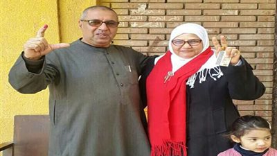 زوجة شيخ البلد ارتدت علم مصر بالغربية