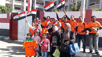 وقفة لطلاب المنصورة لحث المواطنين على المشاركة في الانتخابات