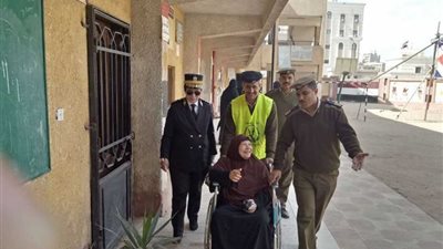 قوات التأمين تواصل مساعدة 