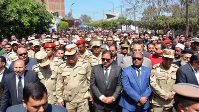 محافظ الغربية ومدير الأمن يتقدمان جنازة الشهيد مقدم مرسي العباسي