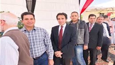 المتحدث باسم رئاسة الجمهورية فى صفوف الناخبين بالتجمع الخامس