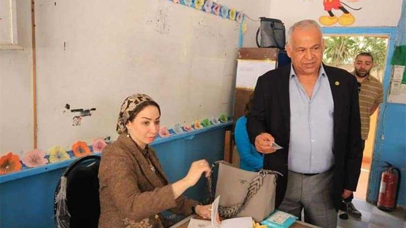 بالصور.. رئيس سموحة