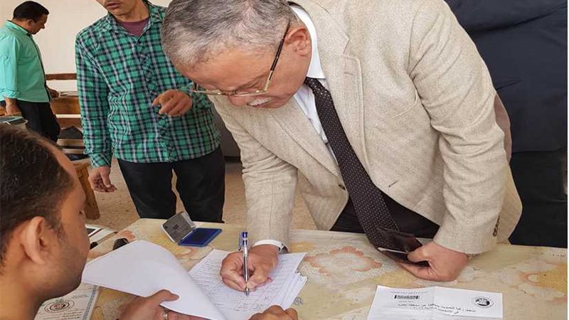 محافظ المنيا يدلي