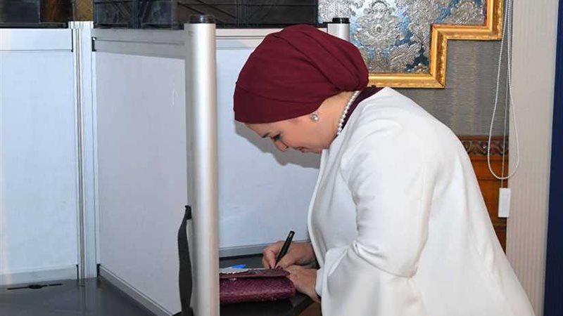 انتصار السيسي تدلي