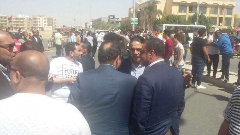 أيمن أبو العلا بين