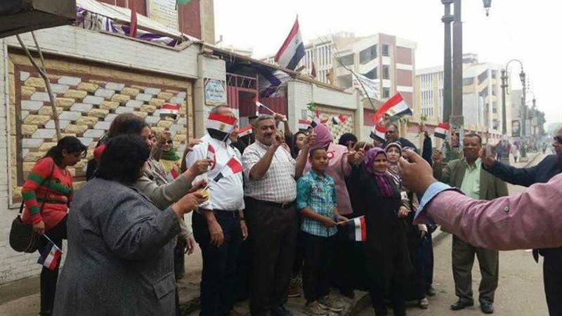 المنياوية يقبلون