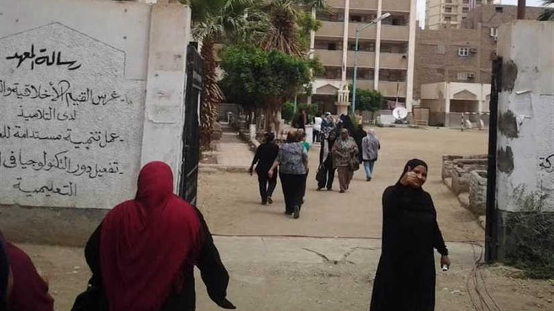 السيدات وكبار السن