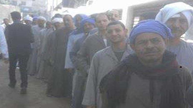 طوابير كثيفة أمام