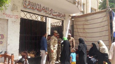 الكبار والسيدات يتصدرون صفوف الناخبين بأسيوط