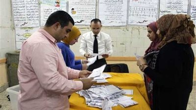 مؤشرات أولية.. السيسي 1397 صوتا مقابل 55 لموسى فى لجنة 2 بالمنيا