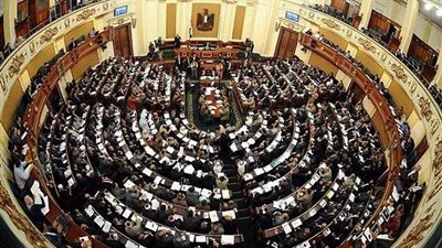 قانون للنقل البري يشعل الجدل بين نواب البرلمان وممثلي أوبر وكريم