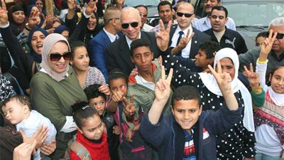 توافد أهالي 