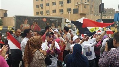 مسيرة بشارع قصر العيني لحث المواطنين على المشاركة بالانتخابات