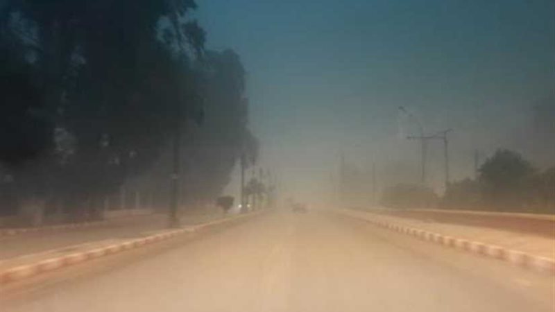 عاصفة ترابية تضرب