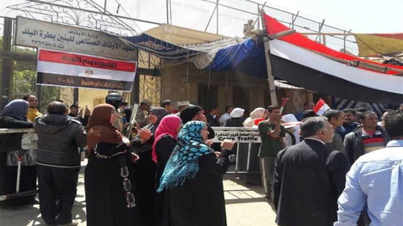 بالصور.. إقبال كثيف