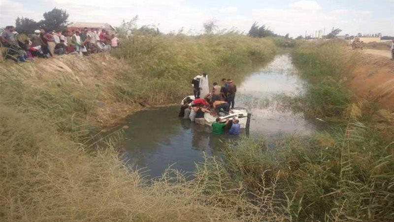 انتشال سيارة سقطت