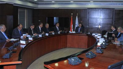 وزير النقل يتابع تطوير طريق أسيوط- سوهاج الشرقي