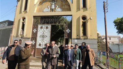 أقباط المنيا يحتفلون بعيد السعف وسط تشديدات أمنية